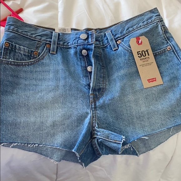 Levi Shorts - Picture 2 of 2